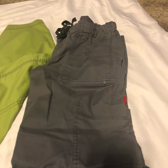 5 women’s XS Dickies Gen Flex cargo scrubs! - Picture 5 of 6